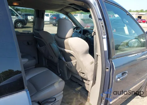 2001 Chrysler Town & Country Limited z USA, uszkodzony, nr VIN 2C8GP64L21R304826